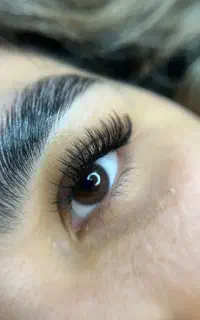 کاشت ناخن و مژه