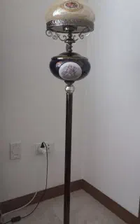 آباژور ایستاده