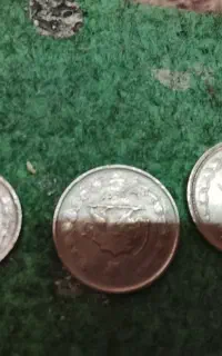 چند عدد سکه ایرانی و خارجی