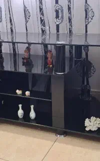 میز تلویزیون شیشه ای