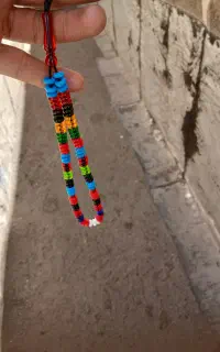 یک تسبیح به فروش میرسد