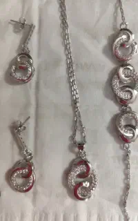گردنبند و دستبندو گوشواره نو