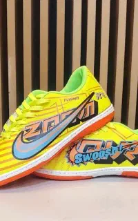 کفش فوتسال سایز ۴۱ ب سایز ۳۹ میخوره