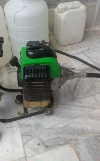 زدن علف در باغ
