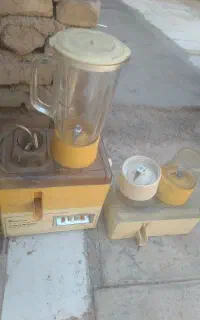 آبمیوه گیری چند کاره نینوا نوه.همراه لوازم یدکی