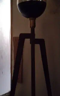 آباژور ایستاده