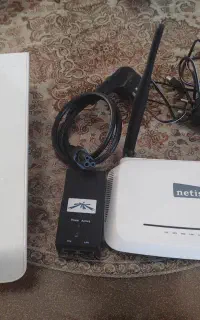 یک عدد رادیوnanostation m5 ویک عدد مودم روترnetis