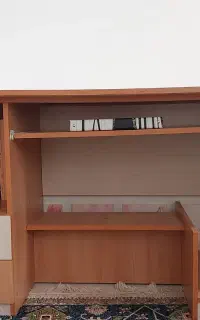 میز تحریر و کامپیوتر