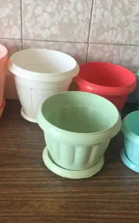 گلدان پلاستیکی