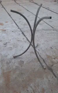 میز خاطره با پایه فلزی