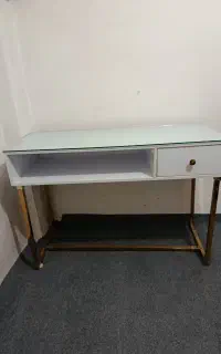 میز پایه طلایی