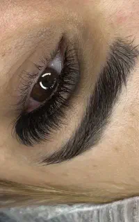 انجام خدمات اکستنشن مژه و تتوی بدن