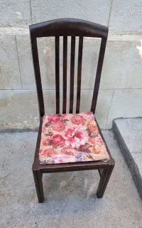 صندلی چوبی