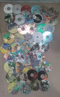 تعدادی سی دی کارتون و خام