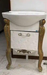 روشویی کابینتی ضد آب ، و یک عدد شلف حمام نو