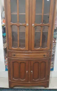 یک عدد ویترین سالم چوب خوب