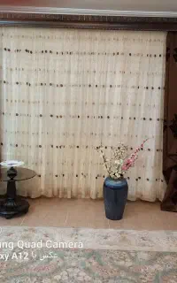 پرده همراه با بالن و کتیبه
