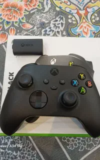 دسته xbox carbon black همراه با باتری قابل شارژ