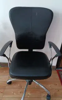 صندلی گردان با روکش چرم