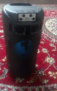 سلام فروش یک اسپیکربزرگ  باصدای خیلی خیلی بلند