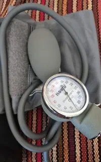 فشارسنج طبی بدون گوشی. نو نو