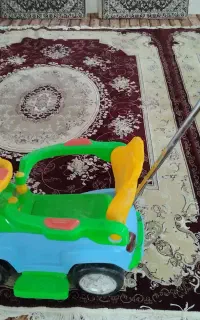 اسباب بازی بچه فرمان آن آهنگ پخش می کند