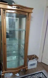 بوفه طلایی رنگ