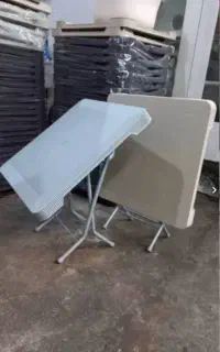 میز تاشو پلاستیکی رستورانی با پایه فلزی