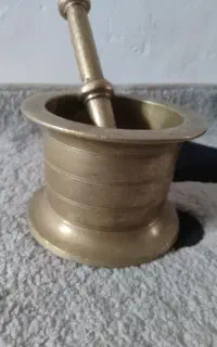 هاون برنجی سالم قدیمی..