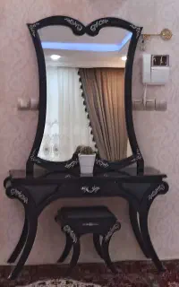 آینه و میز