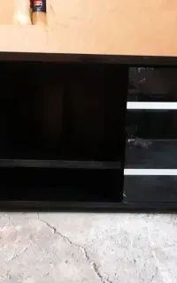 میز تلویزیون شیشه‌ای تازه‌