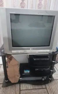 تلویزیون LG و زیر تلویزیونی