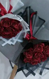 دسته گل باکس هدیه گل ربانی باکس گل ولنتاین تولد