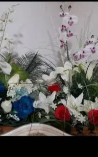 دو عدد گل مصنوعی