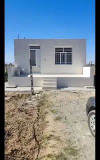 برای ساخت اتاقک در باغ به بنا نیازمندم