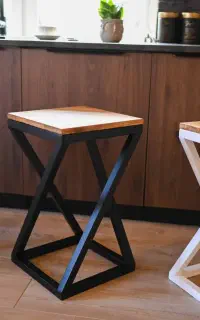 Table  اپنی  و نشیمن