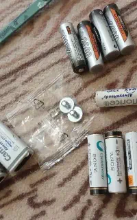 تعدادی باتری قابل شارژ
