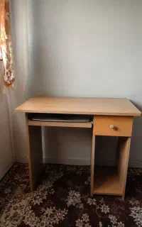 میز کامپیوتر سالم