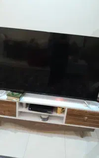 تلوزیون ۵۰ اینج هوشمند درحدنو ۶ماه کارکرده