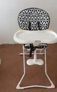 صندلی غذاخوری کودک وگهواره درح بسیار سالم