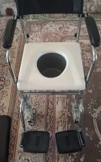۳تا ویلچر  یکی حموم ودستشویی یکی برقی یکی ساده