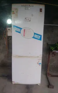 یک عدد یخچال