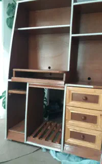 میز کامپیوتر و کتابخانه