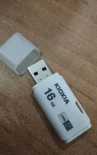 فلش ۱۶ گیگابایت