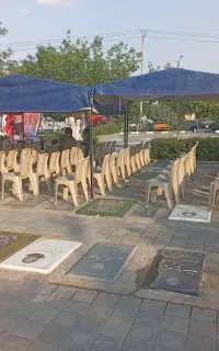 سایبان و صندلی