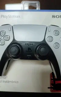 دسته ps5 و شارژر دسته ps5 به همراه یک هدیه