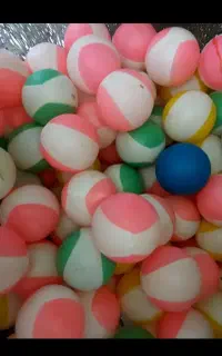 توپ کوچک برای سرگرمی و بازی کودک..