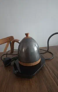 کتل استیل برقی برند برویستا دارای تنظیم درجه آب