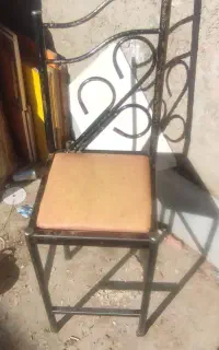 صندلی   ترازو   سگ