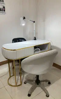 میز و صندلی ناخن کاری و ارایشگاه